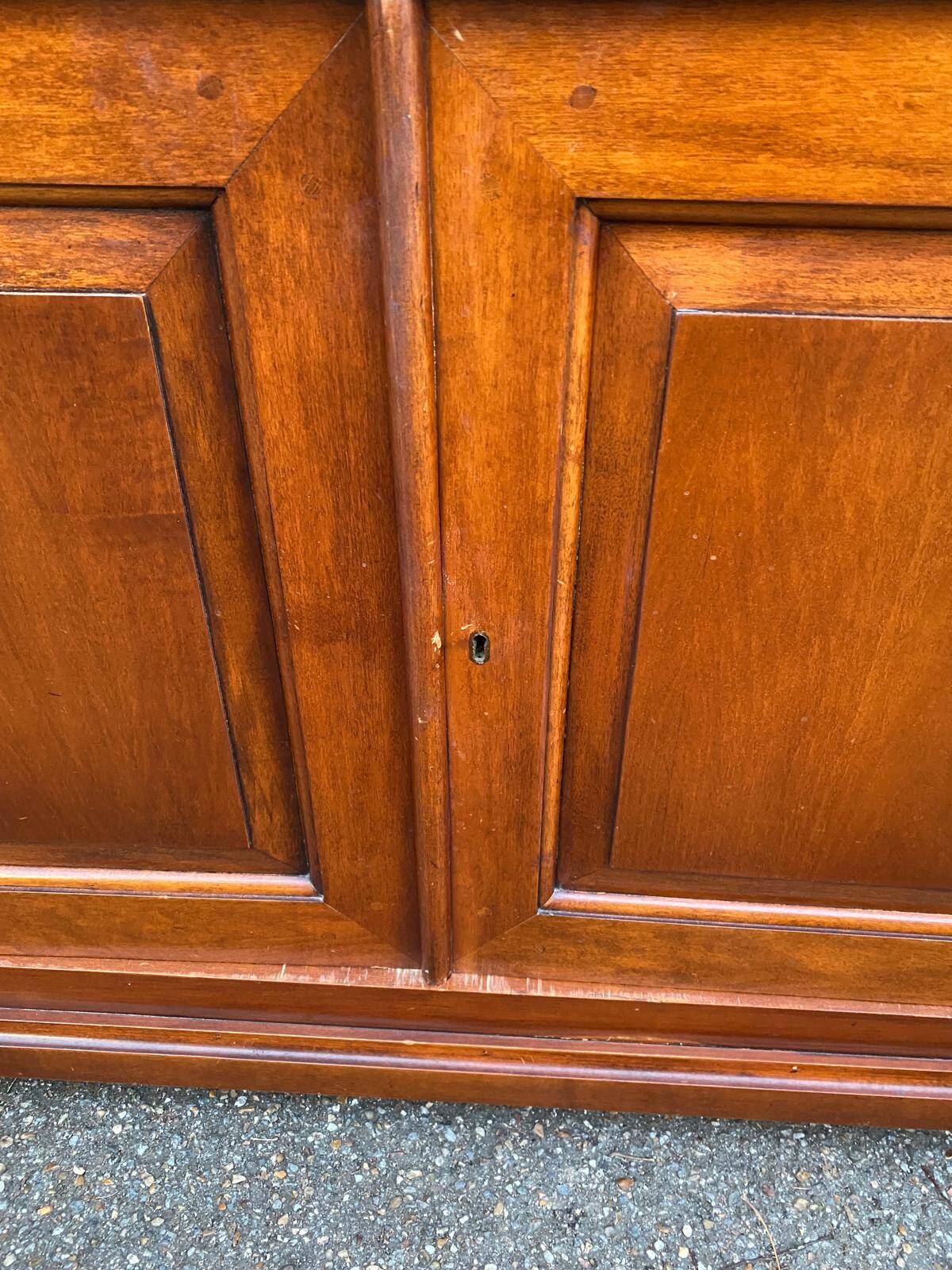 Buffet en bois 2 portes style Louis Philippe, 20ème s.