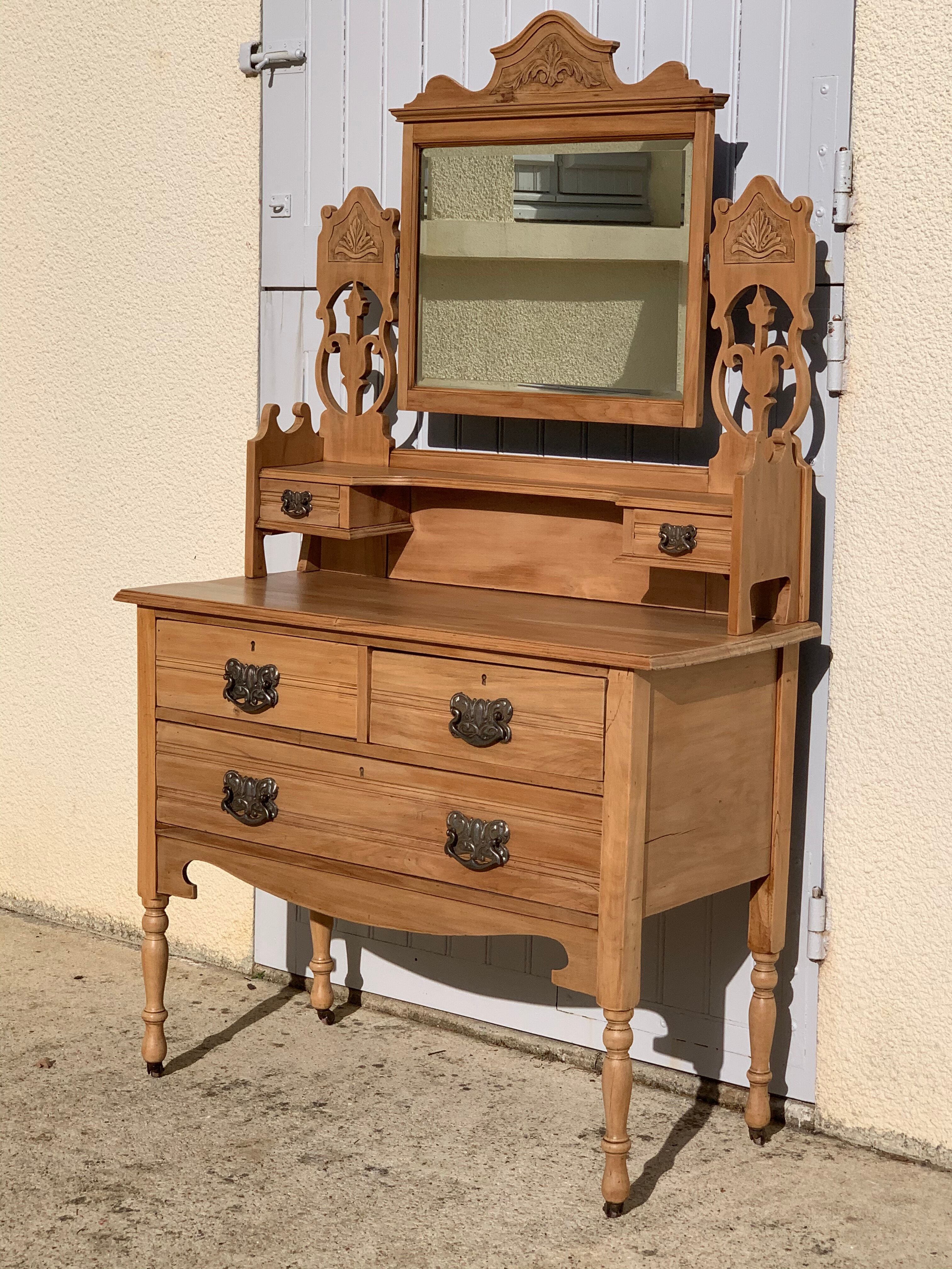 English dressing table 1900