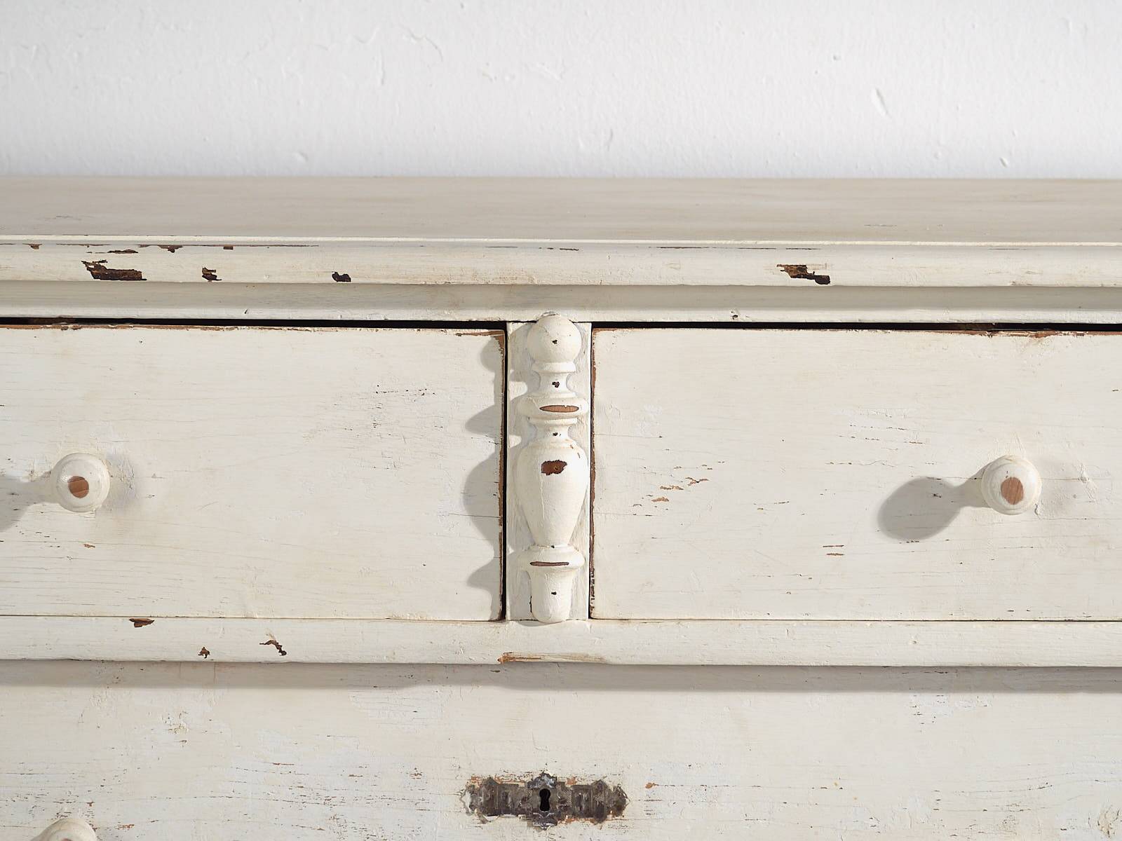 Antique white chest of drawers (c.1920)