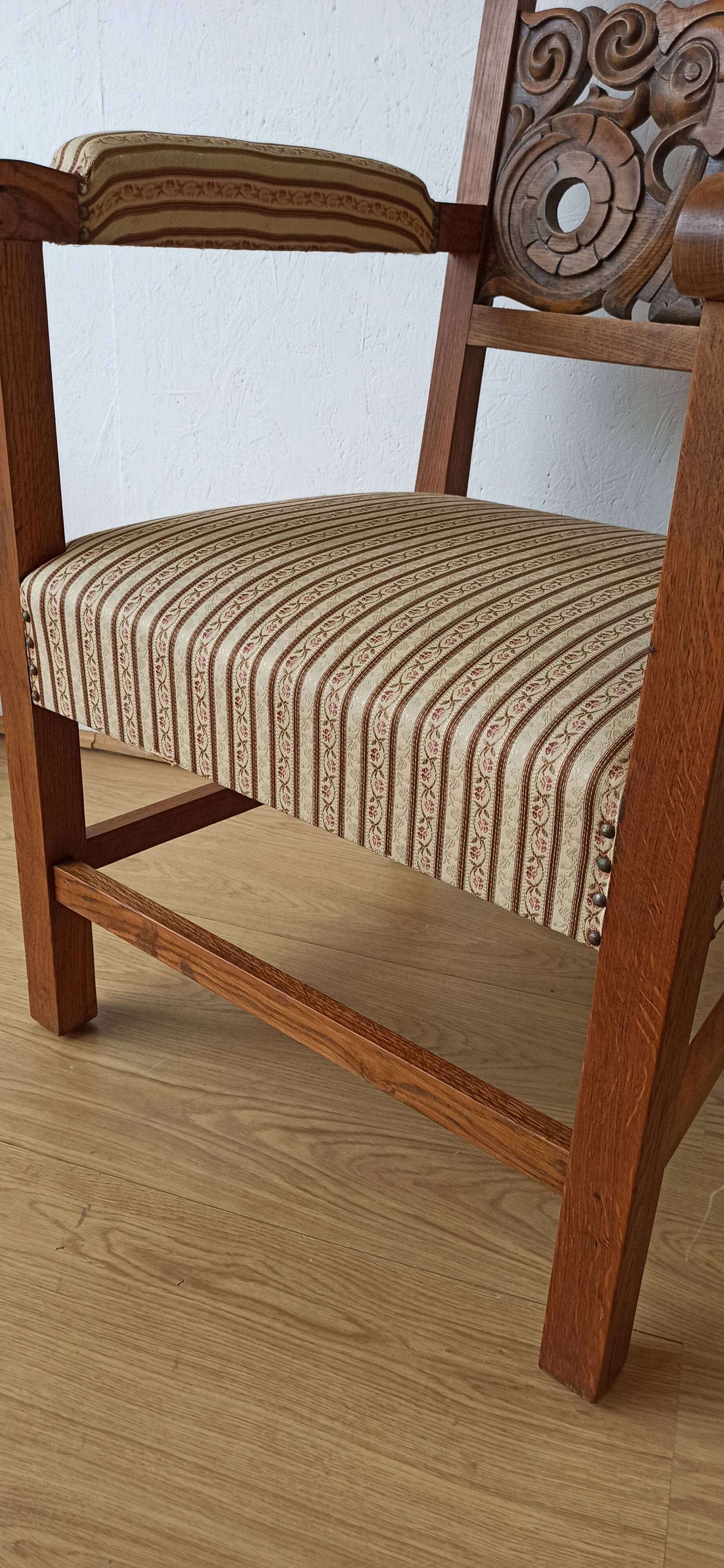 Pair of thrones vintage incredible chairs.