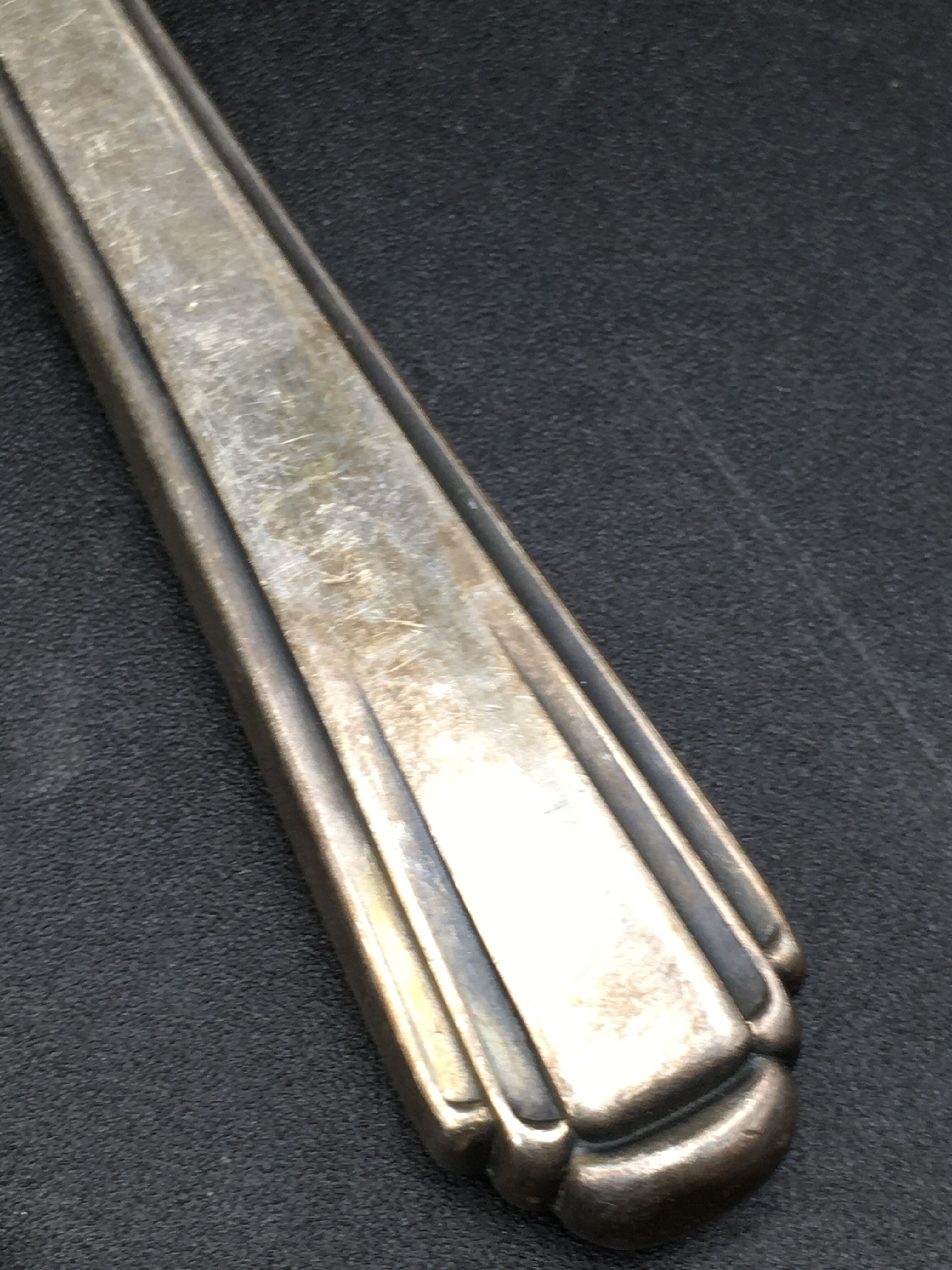 8 knives and 1 serving knife in silver metal Deetjen