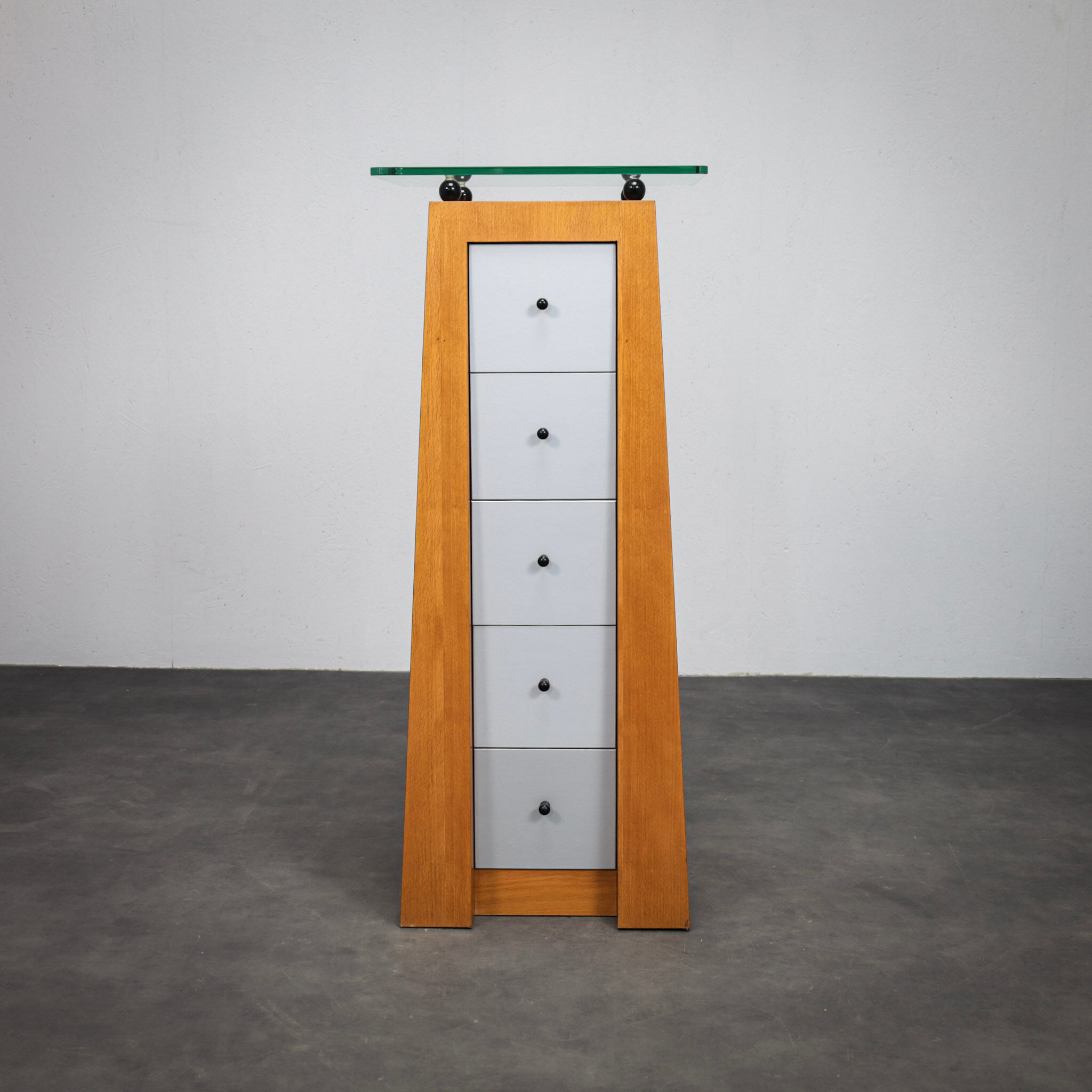 Commode italienne postmoderne avec plateau en verre (années 1980)