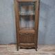 Vitrine de style Louis XV en noyer, travail français milieu du XXe siècle