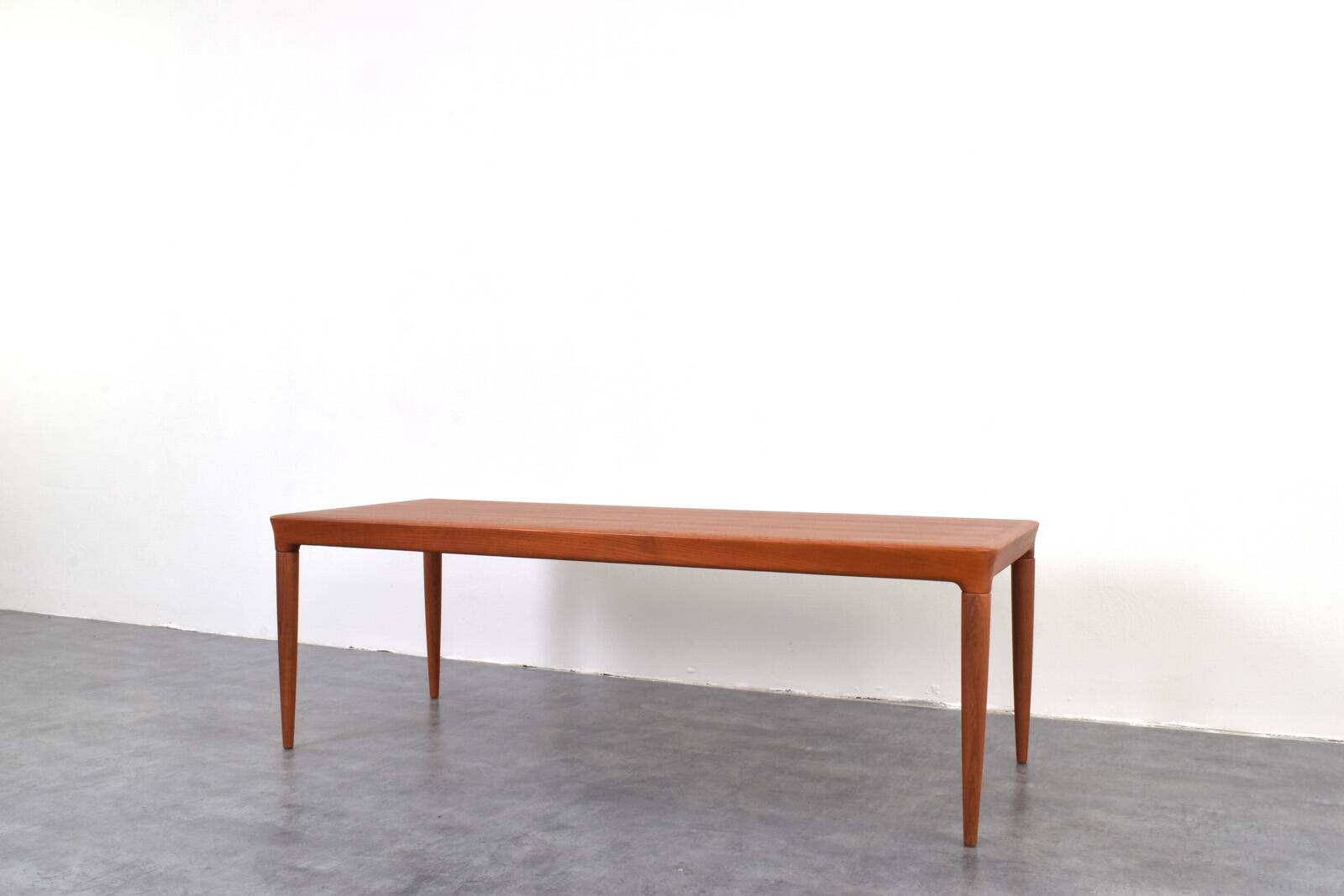 Table basse en teck danois du milieu du siècle par Johannes Andersen pour CFC Silkeborg
