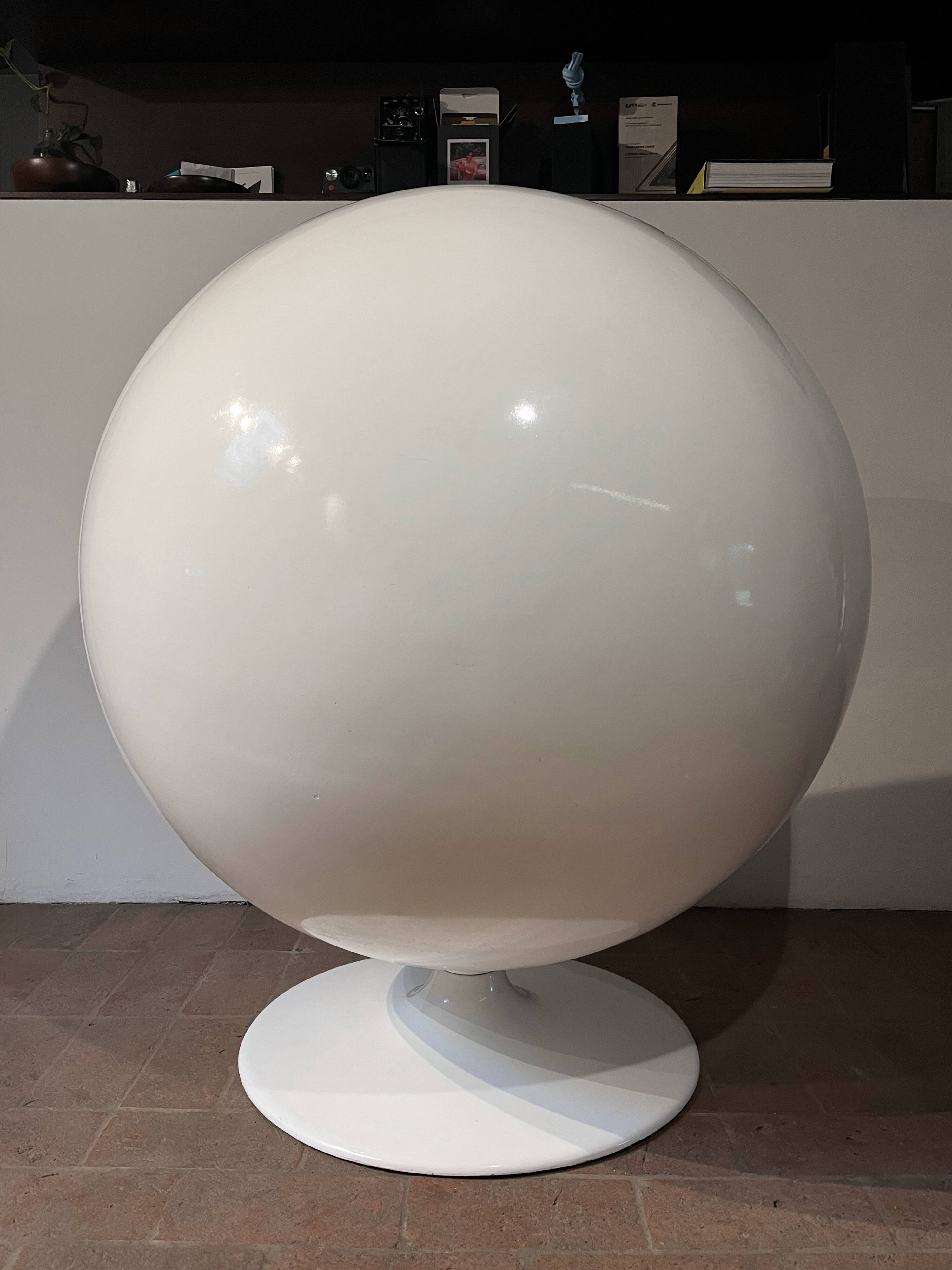 Ball Chair by Eero Aarnio from the 1980s.