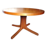 Scandinavian extending table