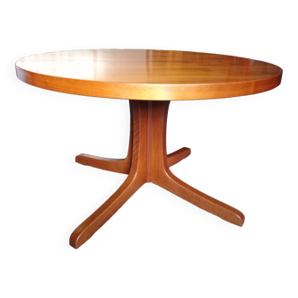 Scandinavian extending table