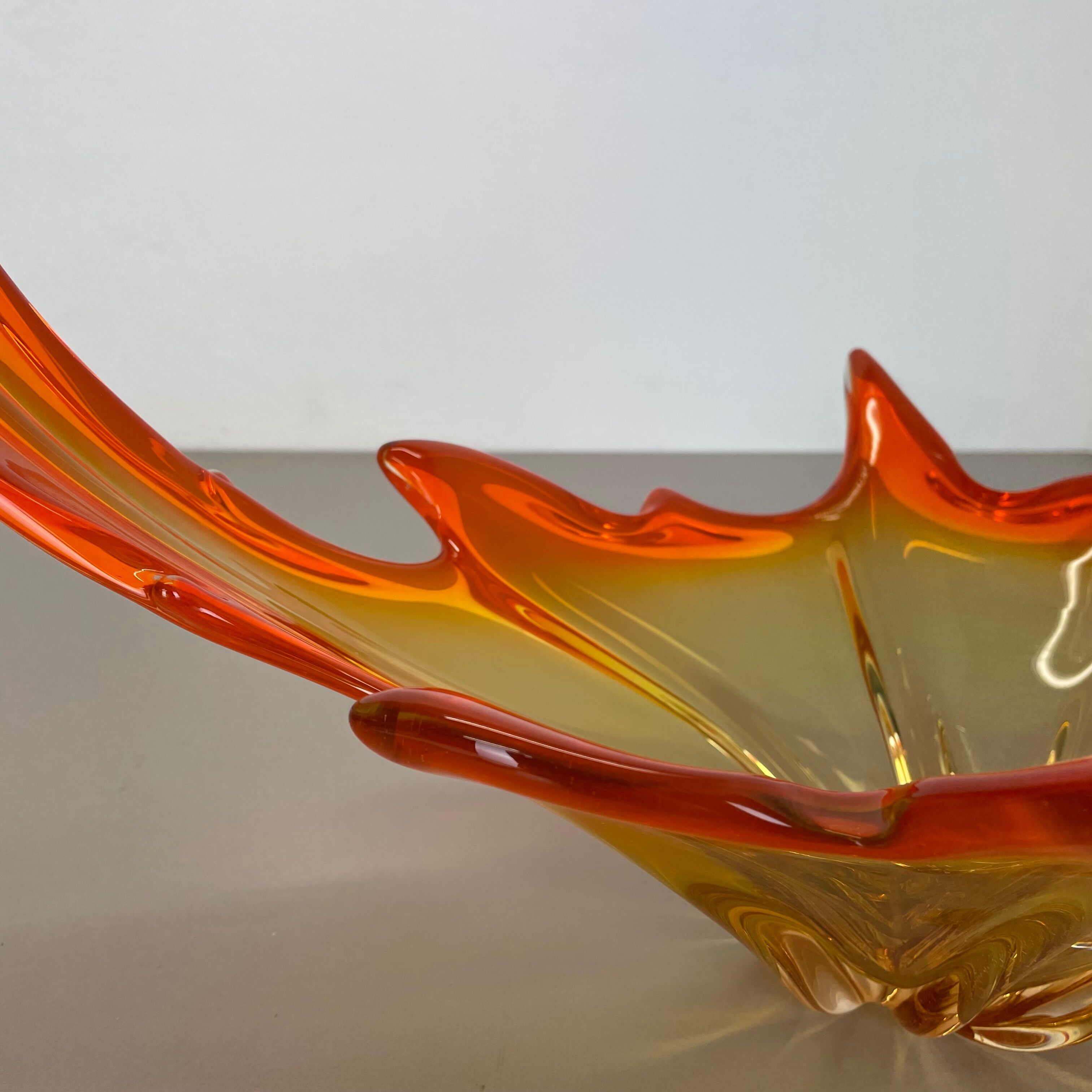 1,9kg Murano Glass "Centerpiece" 50cm Bowl Shell Element Murano, Italy, 1970
