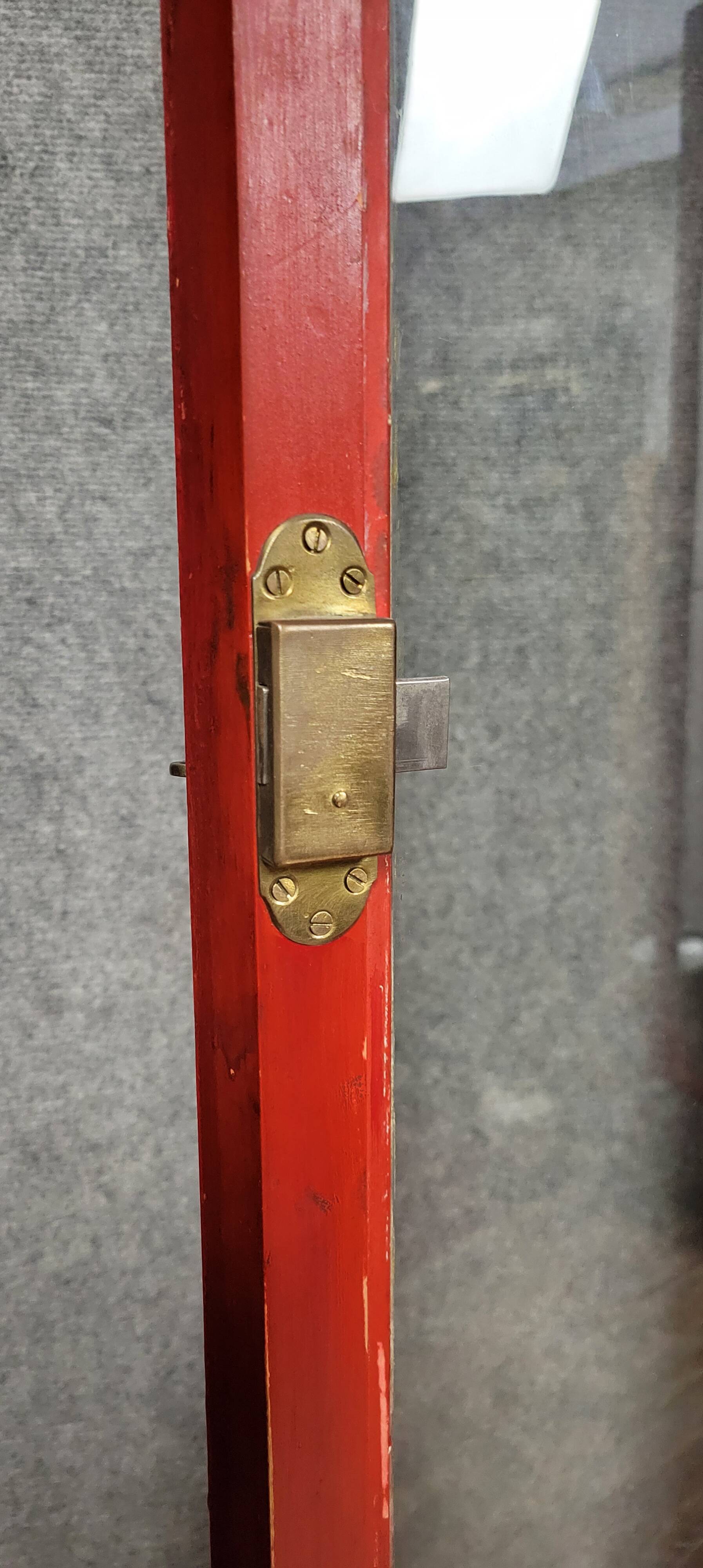 Important Art Deco period bookcase in lacquered wood and gilded bronze