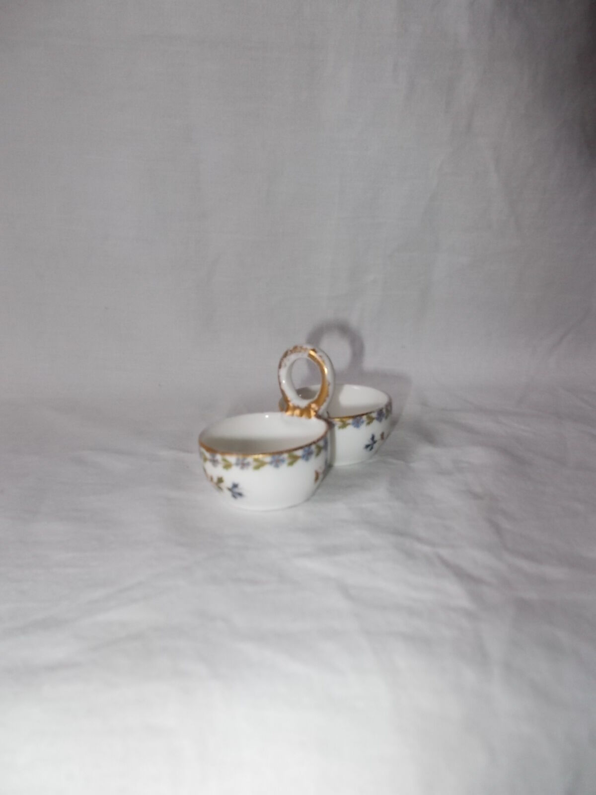 Porcelain pepper shaker