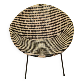 Fauteuil baquet rond tissé noir et blanc des années 1960