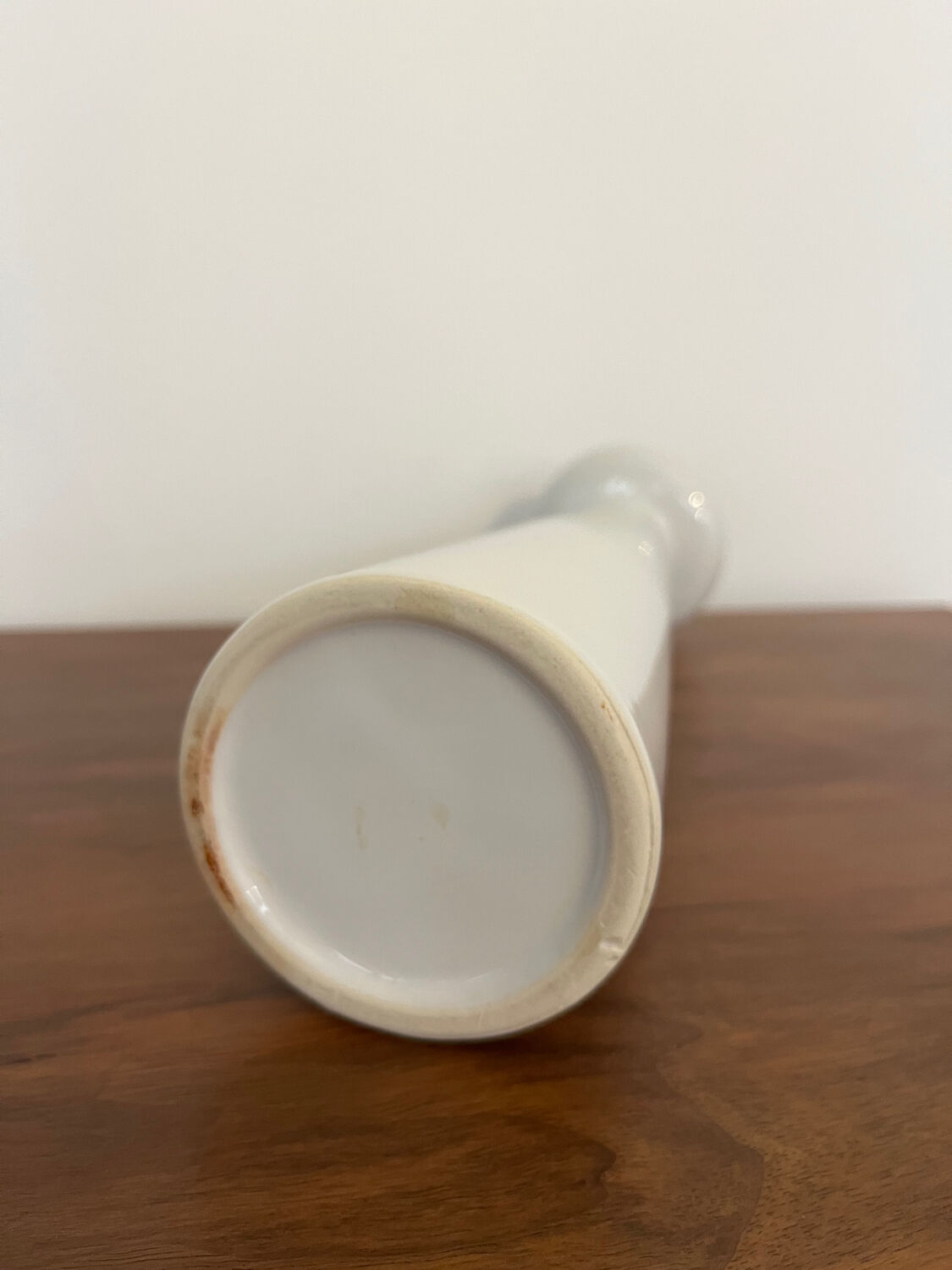 Contemporary vase white enamel H31cm