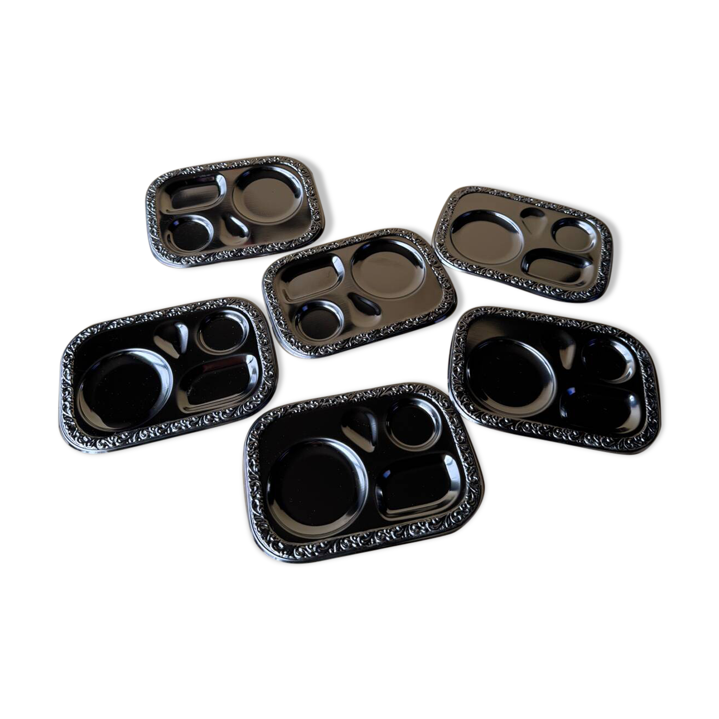 A set of 6 vintage breakfast metal plates