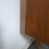 Mid-century notenhout fineer dressoir met 3 lades