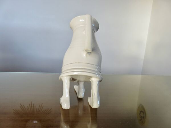 Pichet anthropomorphe en barbotine