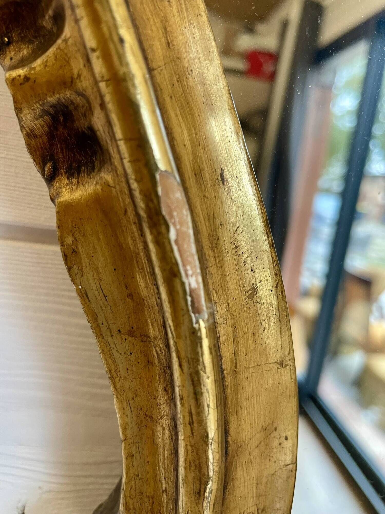 Vintage wall mirror in Louis XV / Baroque style – Carved wooden frame in gold.