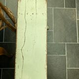 Ancien banc en bois peint en vert clair