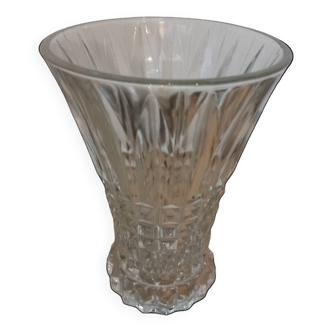 Petit vase en verre taillé