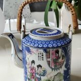 Japanese-inspired porcelain teapot.otifs Geishas kimonos, cherry blossoms