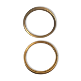 Round frames in gilded wood.