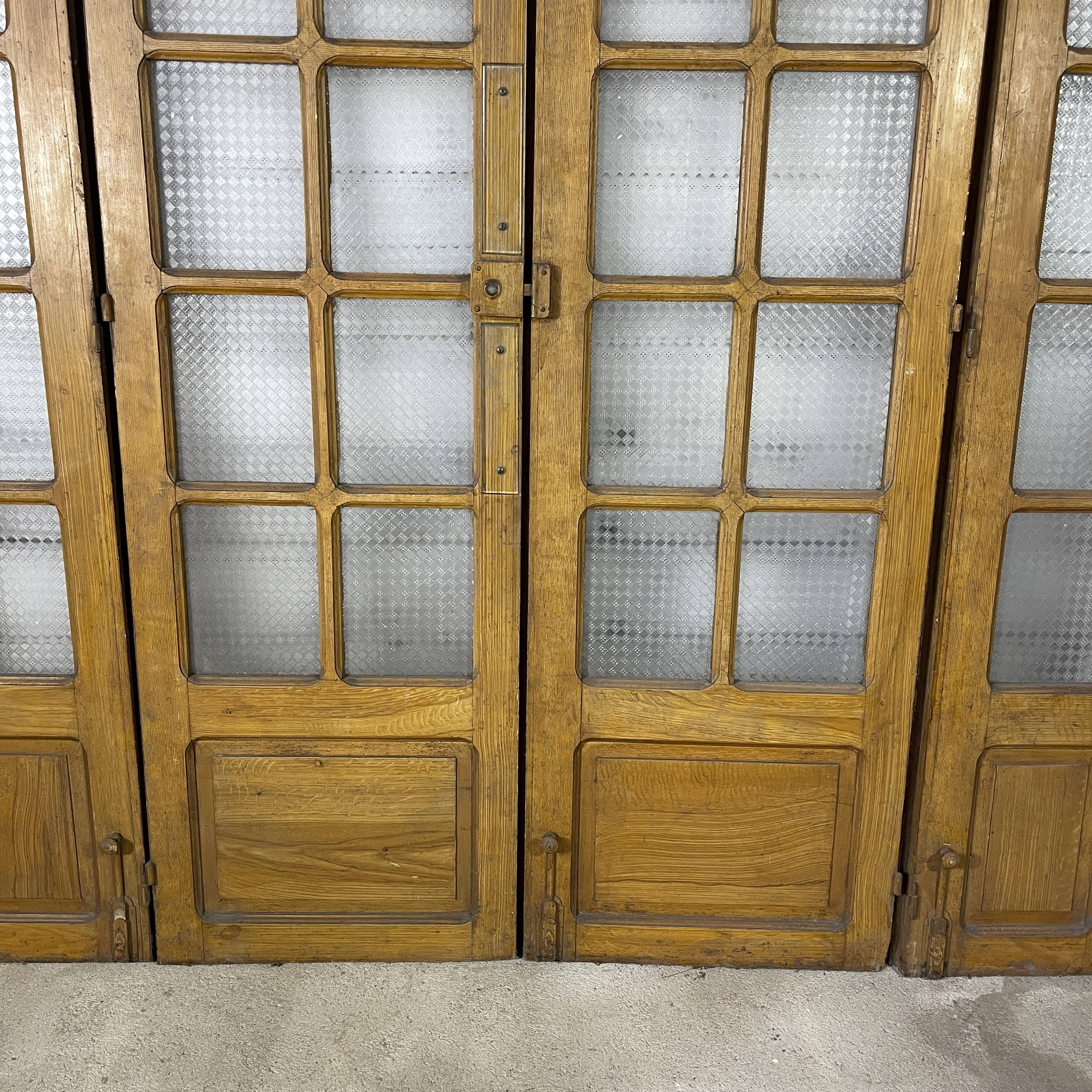 Four-leaf partition door