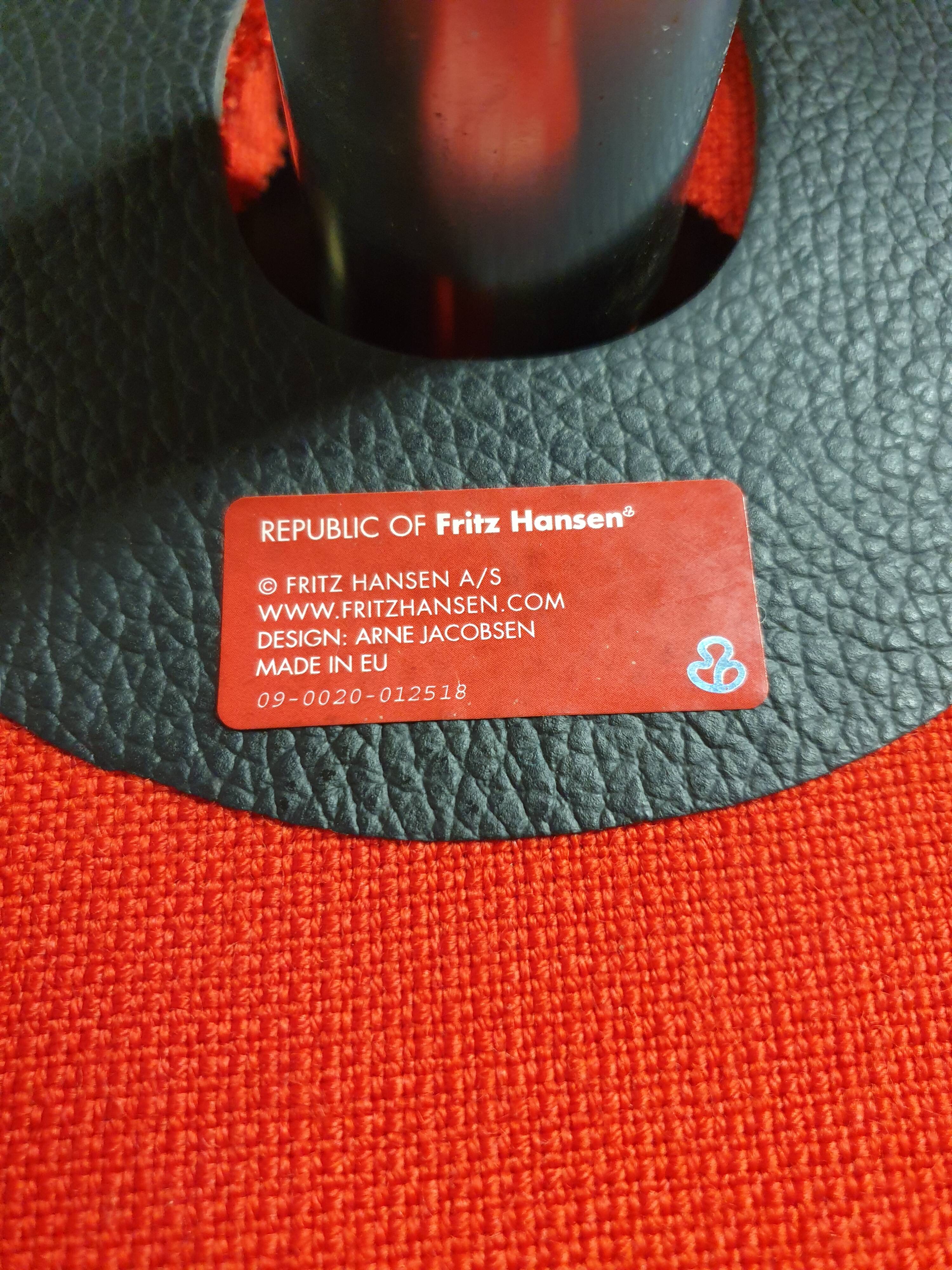 Scandinavian Egg Chair Arne Jacobsen for Fritz Hansen Mid-Century