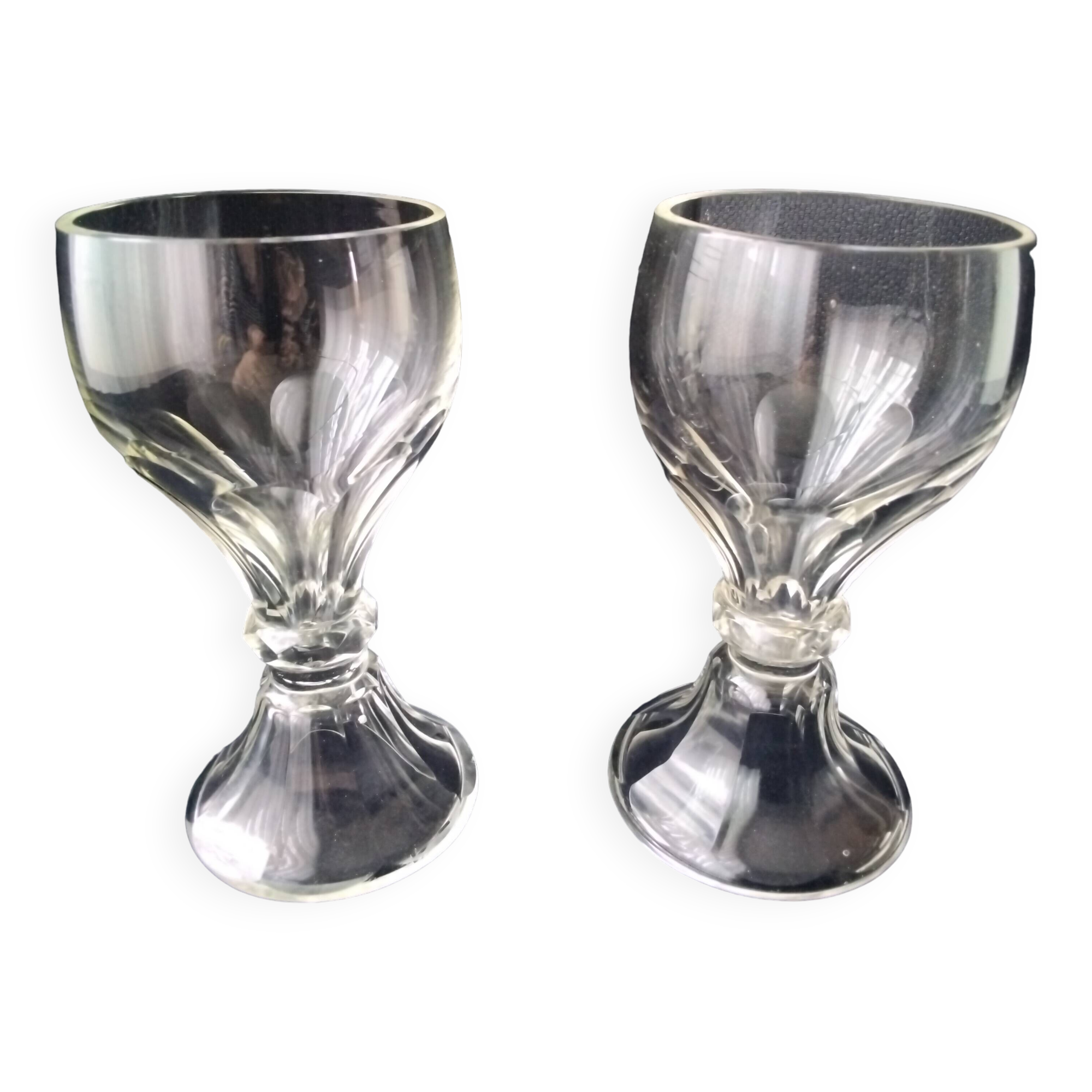 2 old gondola-shaped glasses, flat sides, hollow stem