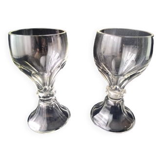 2 Verres anciens forme gondole , côtes plates , jambe creuse
