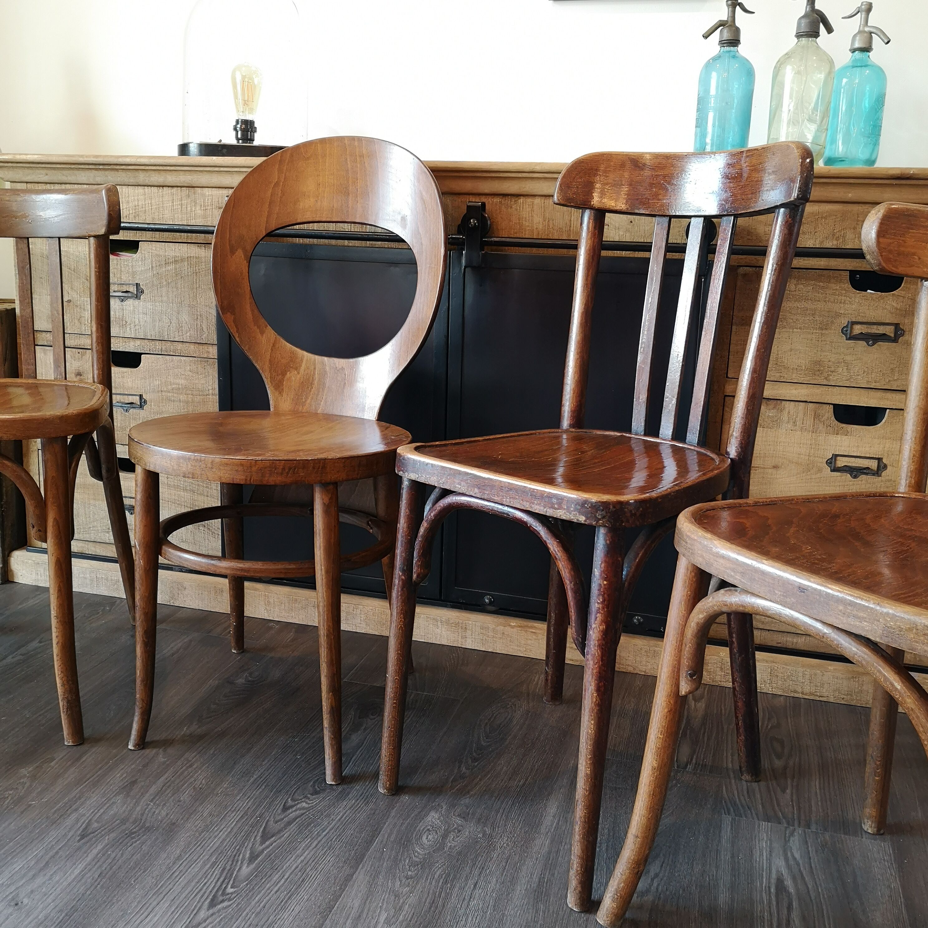 Série de 6 chaises bistrot Baumann dépareillées