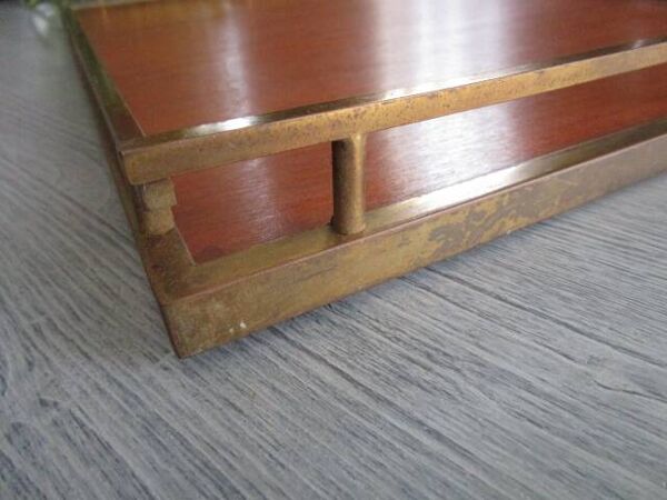 Grand plateau de service ancien en bois et laiton