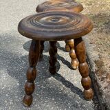 Duo de tabourets tripodes en chêne