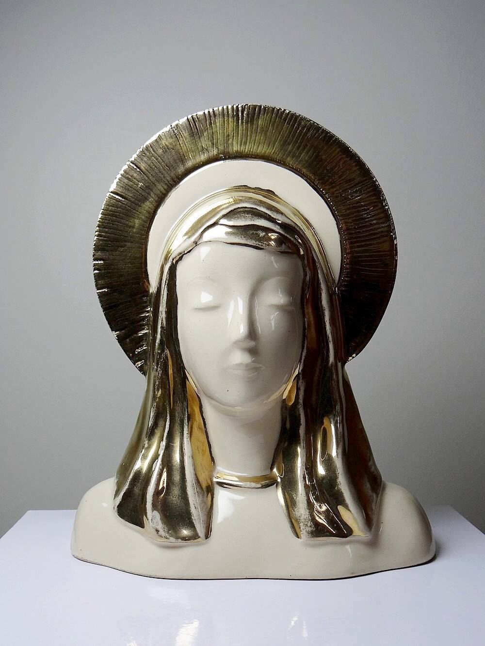 Bust of the Virgin with halo, glazed ceramic, vintage/antique craftsmanship