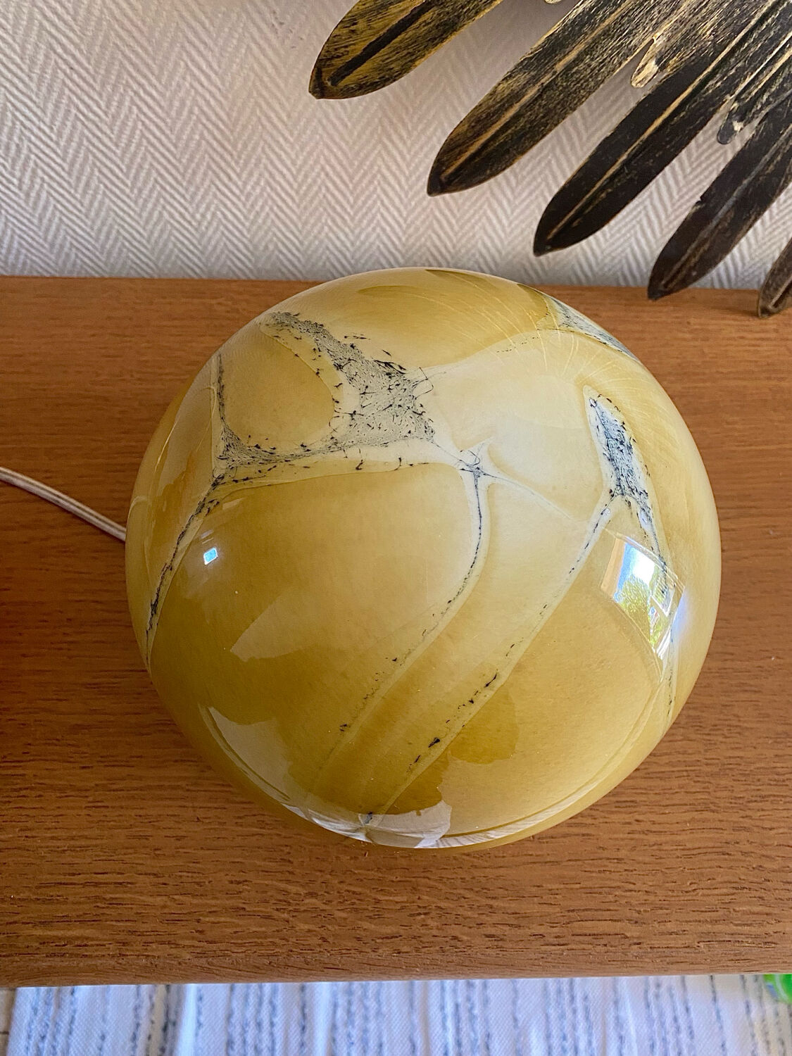 Vintage globe lamp signed Vianne