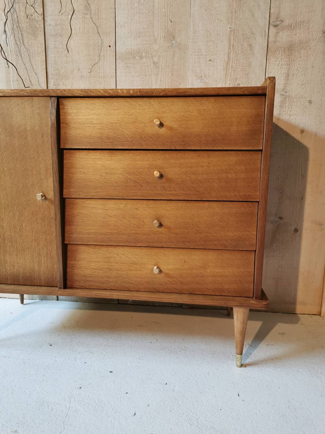 Chest of drawers with 1 door and 4 drawers