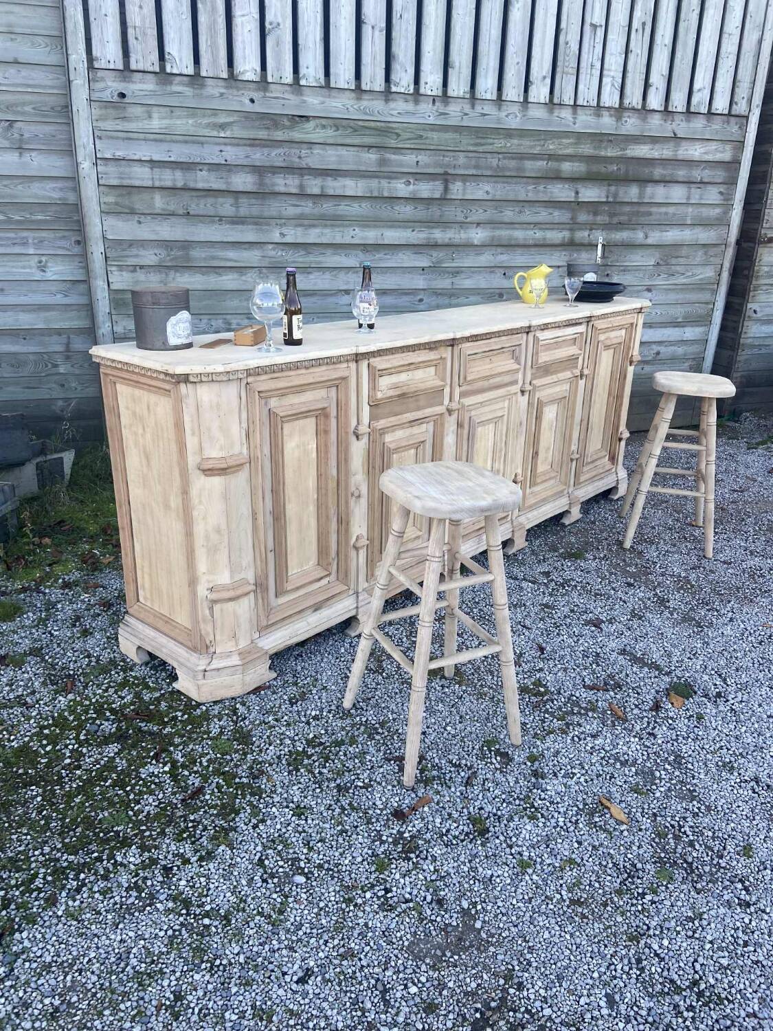 Bar / comptoir en bois brut