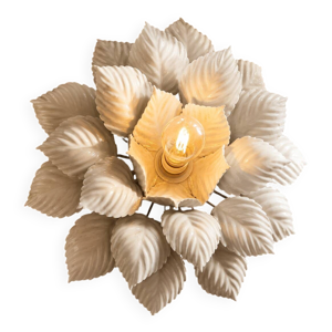 Applique fleur attribuée