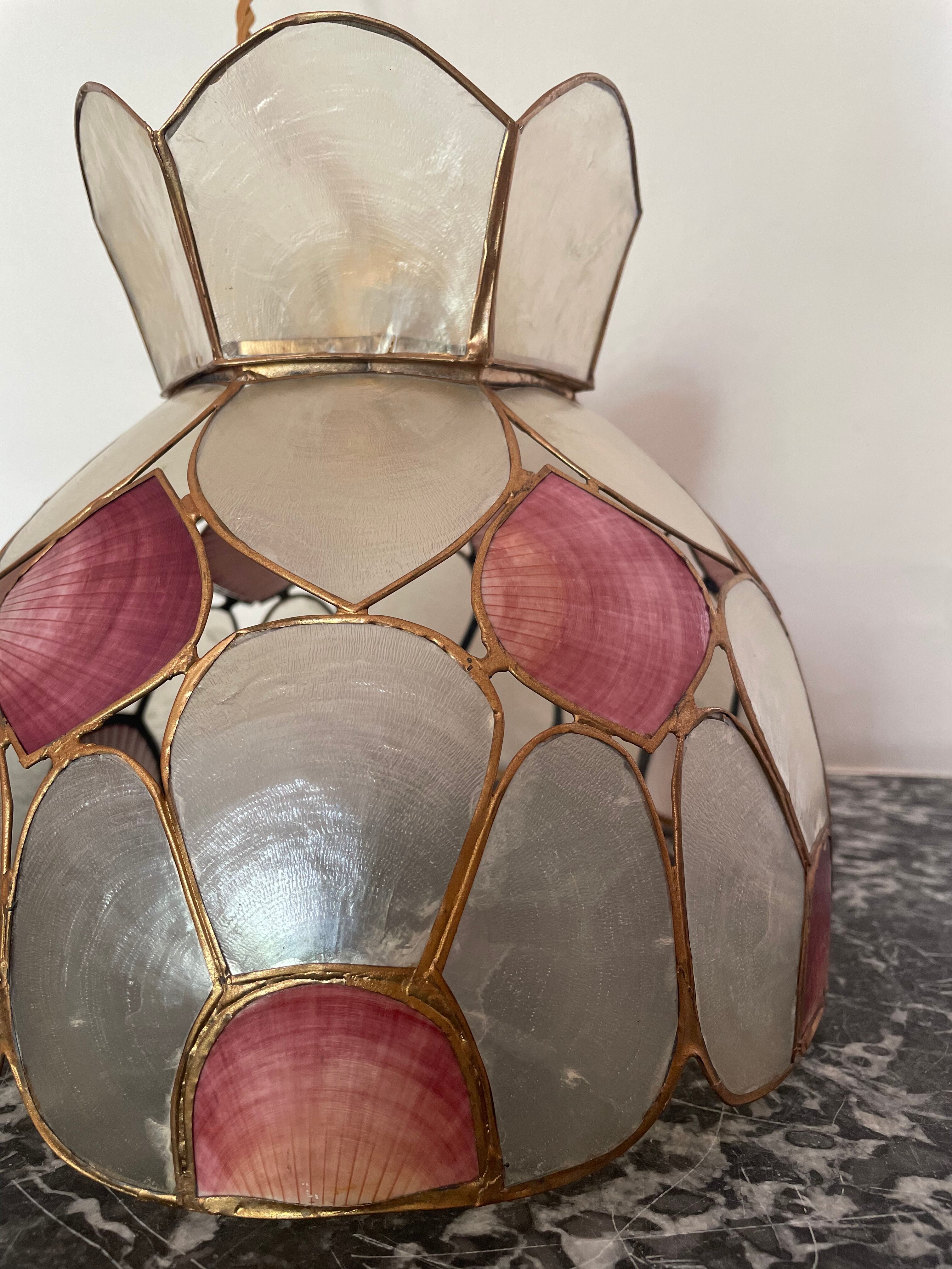 Mother-of-pearl suspension