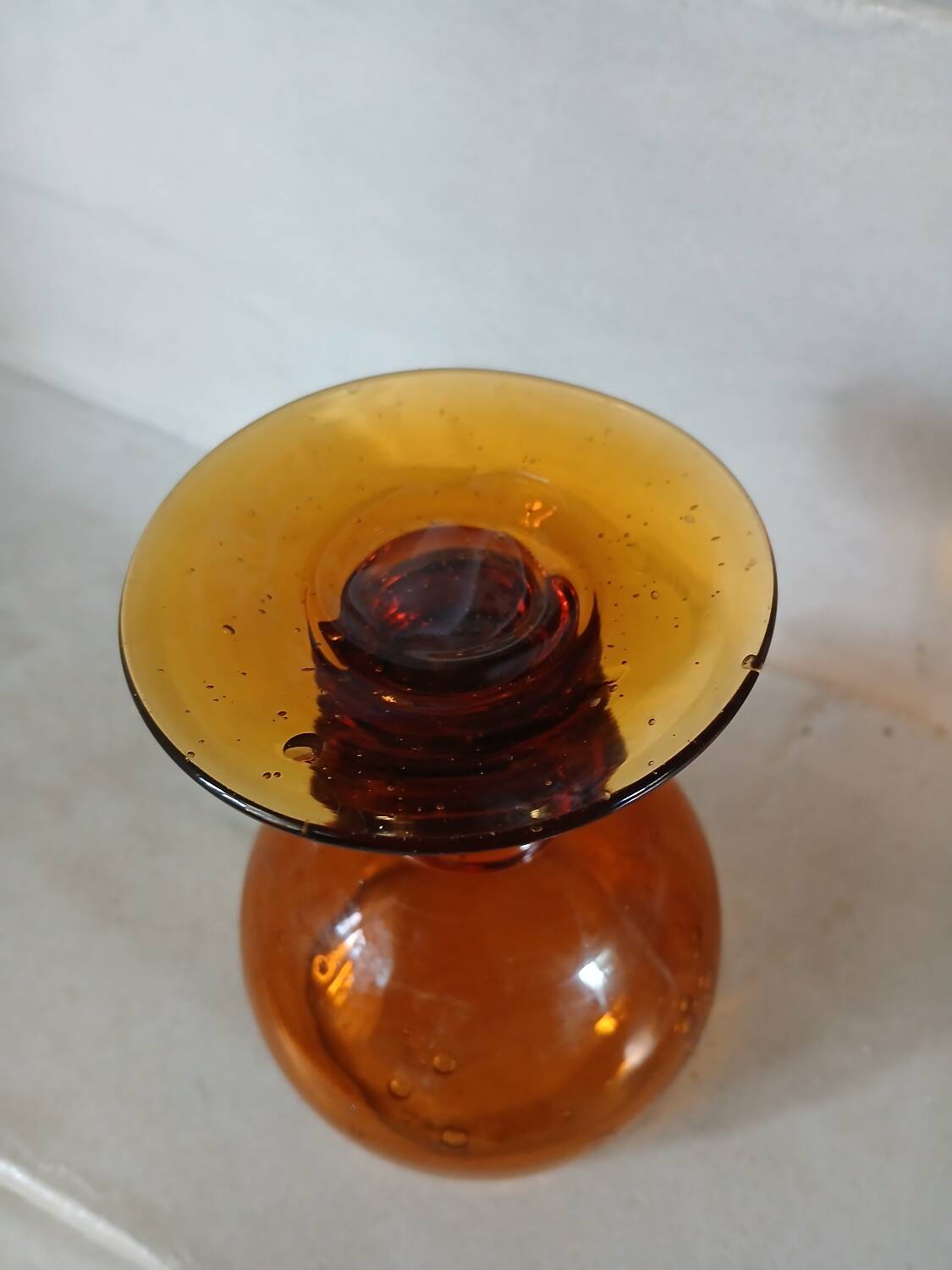 8 amber bubble wine glasses