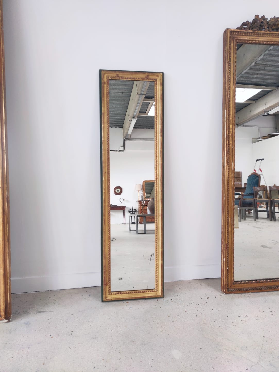 Rectangular foot mirror with pearl mesh