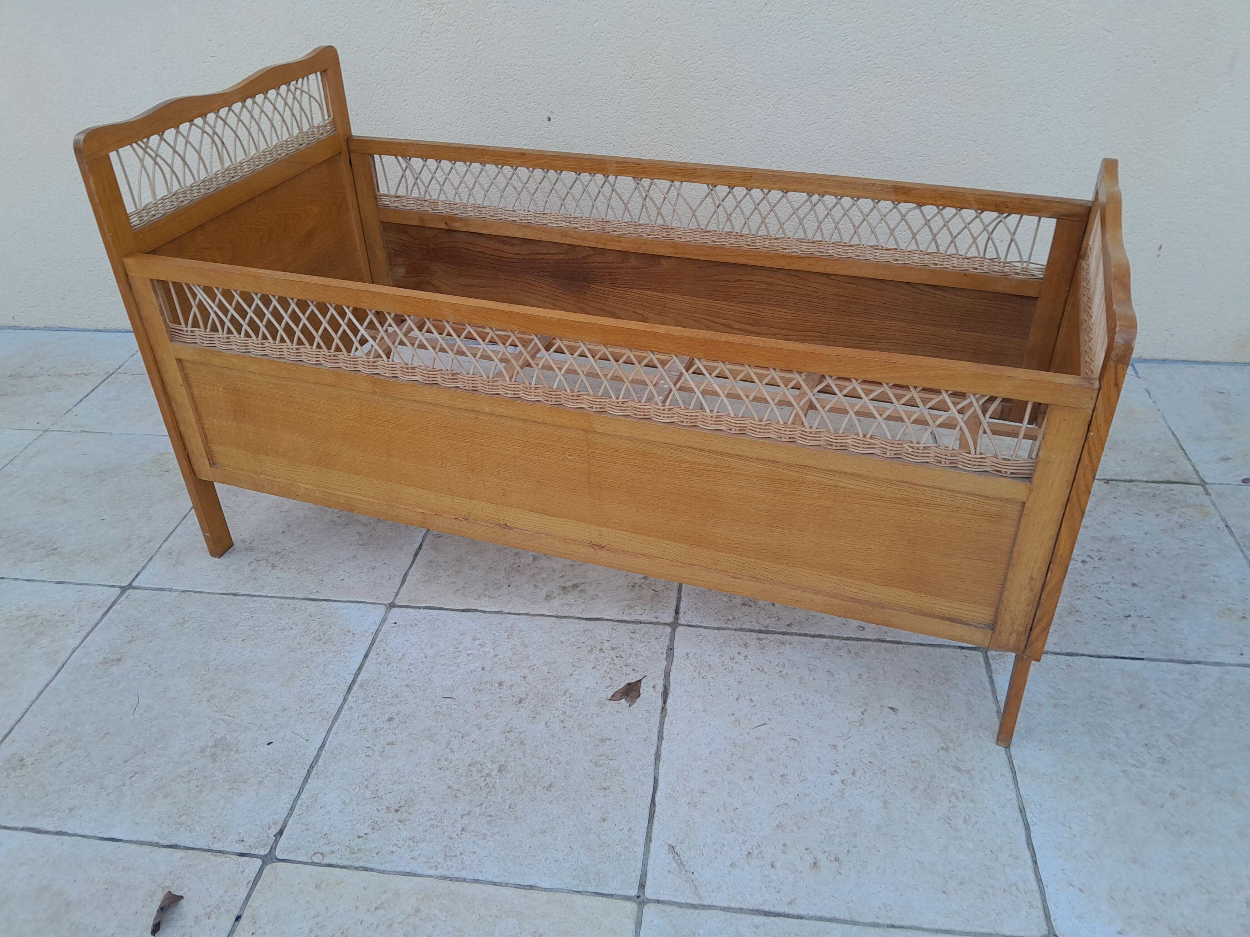 Vintage baby bed in wood and rattan from the 60s for children