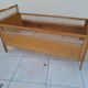 Lit bébé vintage bois et rotin année 60 enfant