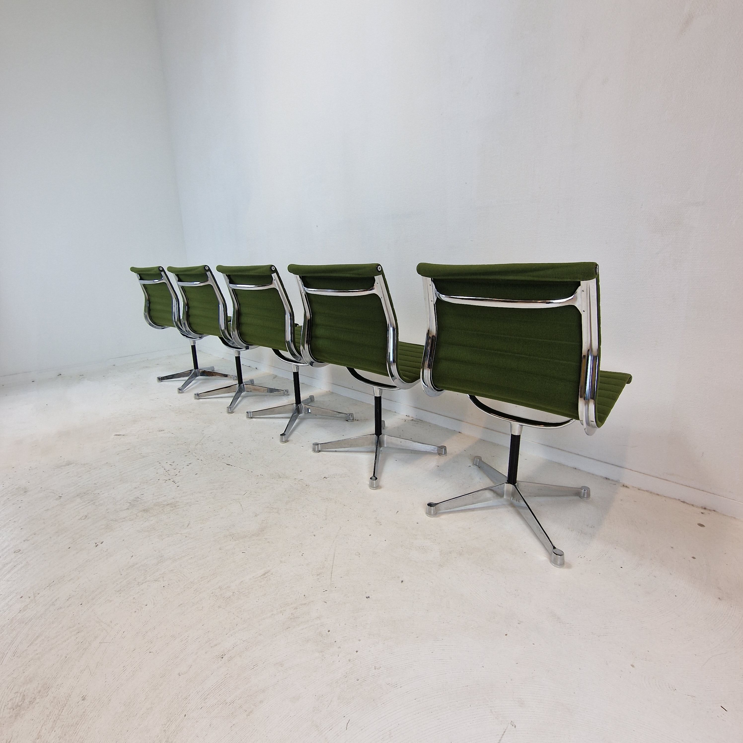 Set of 5 Model EA 105 Chairs by Eames for Herman Miller, 1970's
