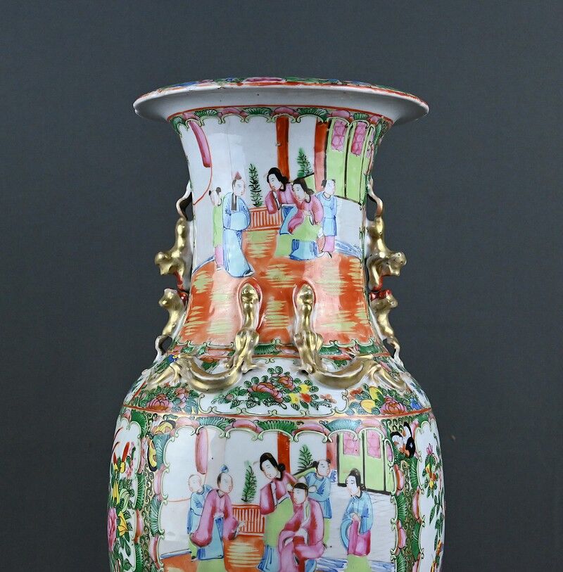 Important Canton porcelain vase, China – late 19th century