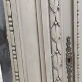 Armoire 3 portes, 3 tiroirs de style Louis XVI patiné