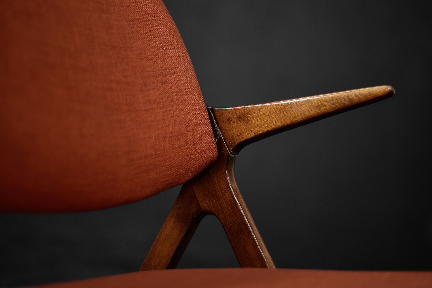 Fauteuils vintage scandinaves en chêne et tissu cramoisi Nya Flugan de Bröderna Anderssons