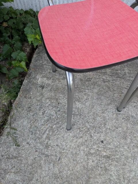 Paire de chaises en formica