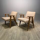 Paire de fauteuils 366, conçus par J. Chierowski