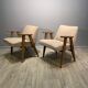 Paire de fauteuils 366, conçus par J. Chierowski