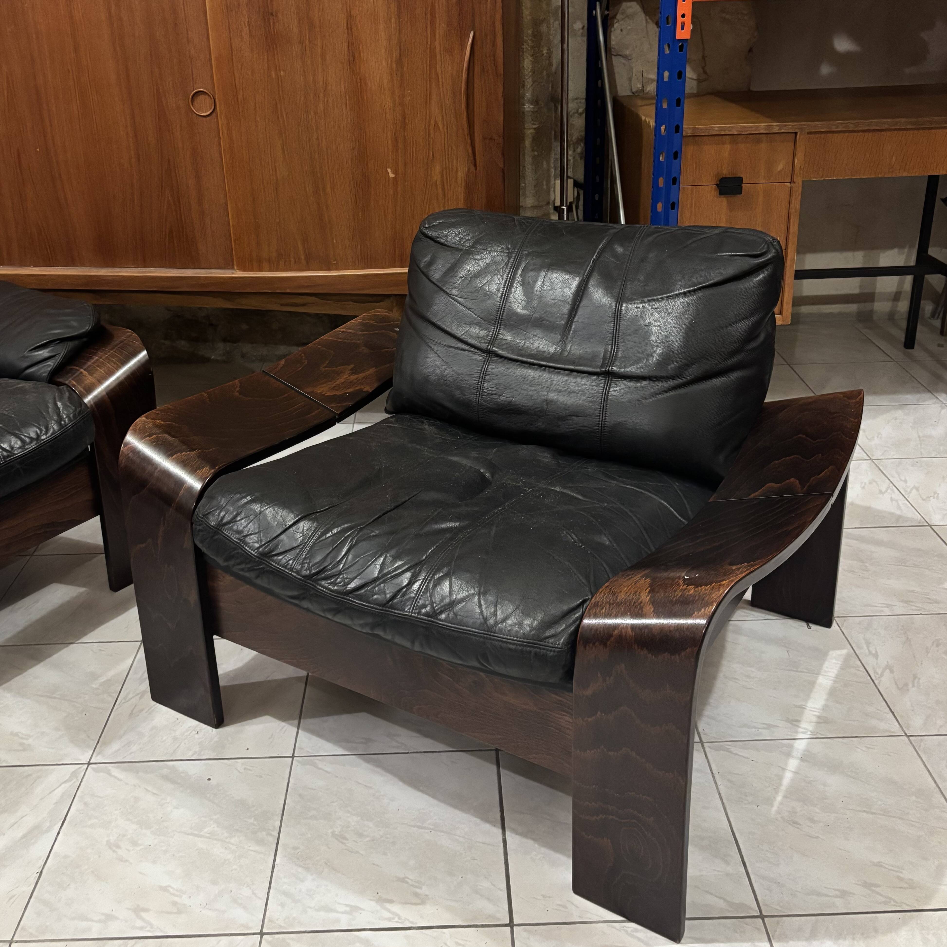Pair of Scandinavian armchairs in leather and rosewood.