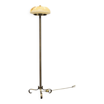 Lampadaire en laiton restauré des années 1940 avec abat-jour en verre
